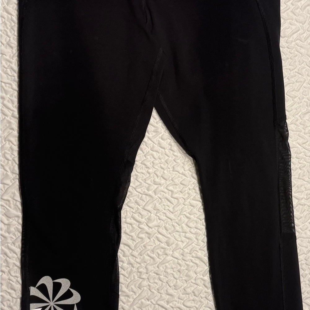 Black leggings. Size M. - Picture 9 of 12